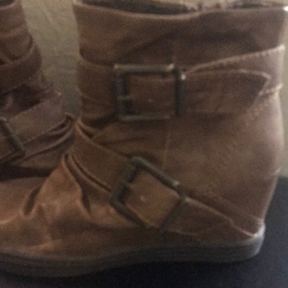 Boots - Picture 3 of 5